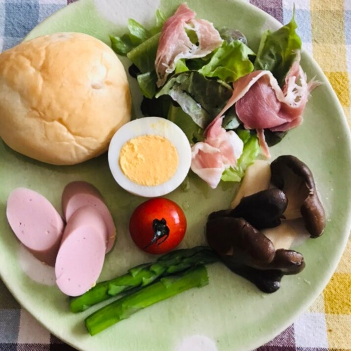 丸パンと生ハムサラダ 茹で卵の朝ごはん レシピ 作り方 By ボンド子 楽天レシピ 丸パンと生ハムサラダ 茹で卵の朝ごはん レシピ 作り方 By ボンド子 楽天レシピ
